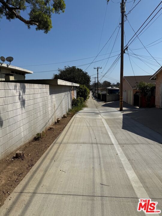 180 E Pepper Drive, Long Beach CA: https://media.crmls.org/mediaz/7f990348-88cd-4691-9509-048616a0bd6e.jpg
