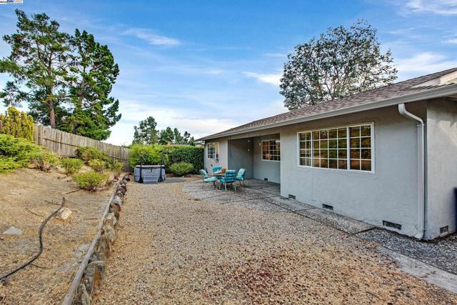 9140 Tangerine St, San Ramon CA: https://media.crmls.org/mediaz/7f99bb59-1488-4704-b08c-23a3cffbbbad.jpg