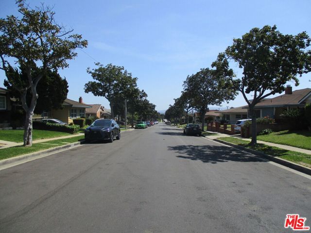 10421 S 1st Avenue, Inglewood CA: https://media.crmls.org/mediaz/7f99cbcc-8cd1-418c-b820-039ca4f9fcc9.jpg
