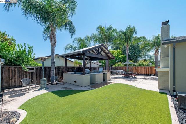 1429 Columbus Ave, Livermore CA: https://media.crmls.org/mediaz/7f9a33ea-182b-4815-97c7-16b40759d394.jpg