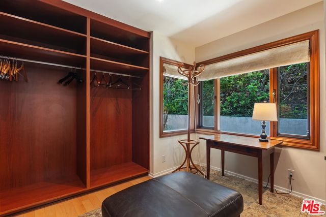 1166 LAS PULGAS Place, Pacific Palisades CA: https://media.crmls.org/mediaz/7f9a85b5-589d-406c-9910-7b8a08198a1f.jpg