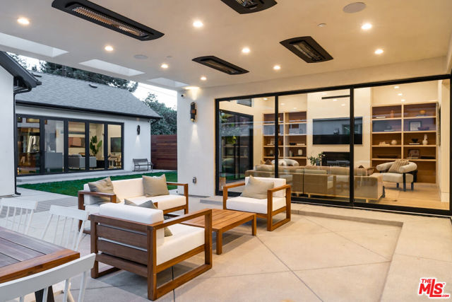 3076 Glenhurst Avenue, Los Angeles CA: https://media.crmls.org/mediaz/7f9ad395-c9b1-4f42-bdee-35ab42758585.jpg