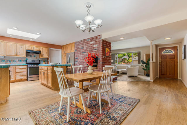 3317 Dalhart Avenue, Simi Valley CA: https://media.crmls.org/mediaz/7f9be7e4-8183-4e14-88d2-3d764d2288a2.jpg