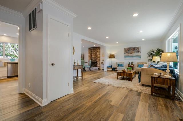 621 Monterey Avenue, Capitola CA: https://media.crmls.org/mediaz/7f9beb1c-d091-4822-a370-c67d0ffa335f.jpg