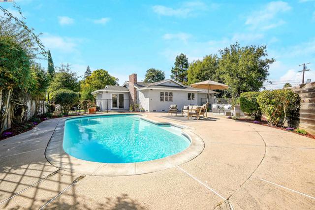 1662 Dorchester Pl, Concord CA: https://media.crmls.org/mediaz/7f9ce458-6ef2-462b-b5ae-f2d6205bc087.jpg