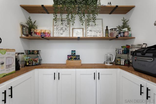 12410 Aria Ct, Poway CA: https://media.crmls.org/mediaz/7f9d095d-c923-4a57-badc-2d5c09e674f3.jpg