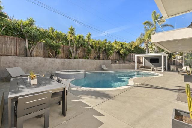 Detail Gallery Image 6 of 35 For 419 Parkwood Ln, Encinitas,  CA 92024 - 4 Beds | 3/1 Baths