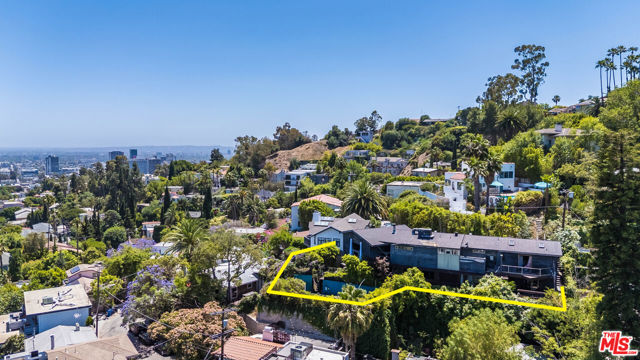 2528 Dearborn Drive, Los Angeles CA: https://media.crmls.org/mediaz/7f9d7d40-671b-475a-becc-407e9e88f2da.jpg