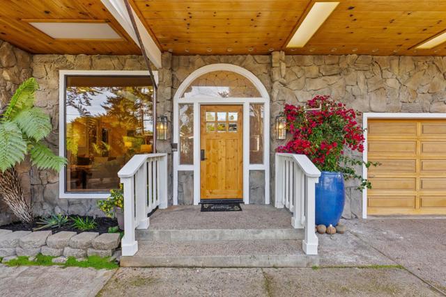 320 Cliff Drive, Aptos CA: https://media.crmls.org/mediaz/7f9def3b-438b-4494-9b6f-7f56f1b6c9dd.jpg