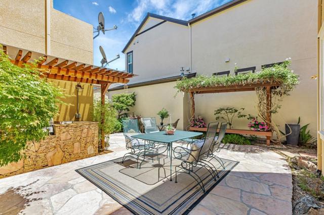 841 E River Parkway, Santa Clara CA: https://media.crmls.org/mediaz/7f9e46a8-00c9-4023-9ec0-7e1eeece0eee.jpg