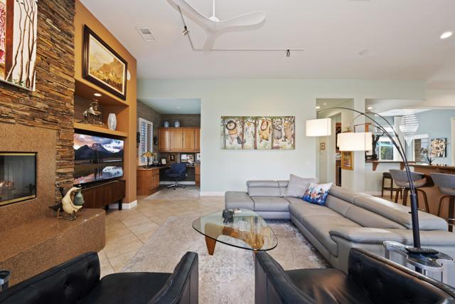 50 Toscana E Way, Rancho Mirage CA: https://media.crmls.org/mediaz/7f9e5e9c-1763-45cc-8d99-575928455727.jpg