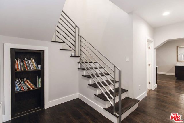 3200 Wrightwood Drive, Studio City CA: https://media.crmls.org/mediaz/7f9ee854-2fac-4bde-93d6-6008abe3dd5d.jpg