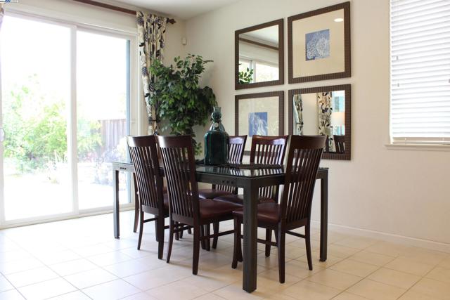 5123 Montiano Ln, Dublin CA: https://media.crmls.org/mediaz/7f9f33c2-2cb0-429a-9afa-3c00de2b20ce.jpg