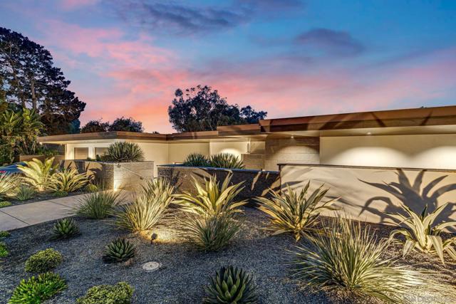 8070 La Jolla Scenic Dr N, La Jolla CA: https://media.crmls.org/mediaz/7f9f5601-b05d-4fb4-9dff-047affd8026e.jpg