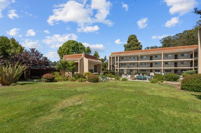 870 Park Avenue, Capitola CA: https://media.crmls.org/mediaz/7f9f98fe-be69-4422-83ea-cd46c89a277a.jpg