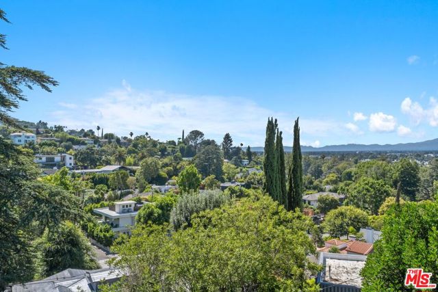 13201 Cheltenham Drive, Sherman Oaks CA: https://media.crmls.org/mediaz/7f9f9eec-531e-44bb-9fee-267043b54d40.jpg