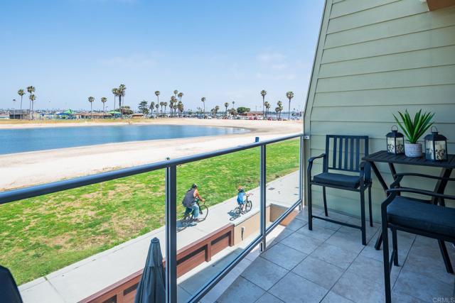 3750 Bayside Walk # 6, San Diego, California 92109, 2 Bedrooms Bedrooms, ,2 BathroomsBathrooms,Residential Lease,For Rent,3750 Bayside Walk # 6,CRPTP2407051