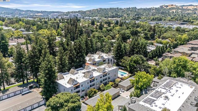 1308 Walden Rd, Walnut Creek CA: https://media.crmls.org/mediaz/7f9fda31-c98a-4a5d-a67e-6fd96ec3c311.jpg