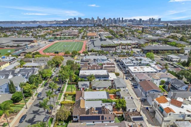 755 F Ave, Coronado CA: https://media.crmls.org/mediaz/7fa00fac-95b8-4f50-b88f-030ac847c949.jpg