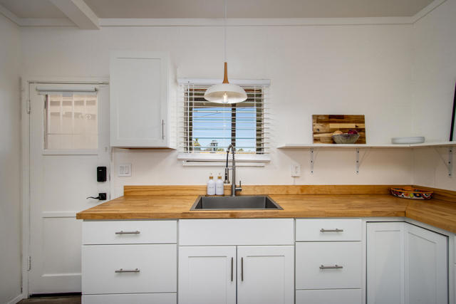 57349 Mesa Drive, Yucca Valley CA: https://media.crmls.org/mediaz/7fa05771-8ecf-48be-8924-0a416423c328.jpg