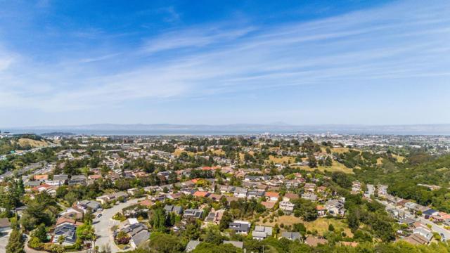 1556 Cherrywood Drive, San Mateo CA: https://media.crmls.org/mediaz/7fa0634f-8c90-4d81-957f-6effa211cac3.jpg