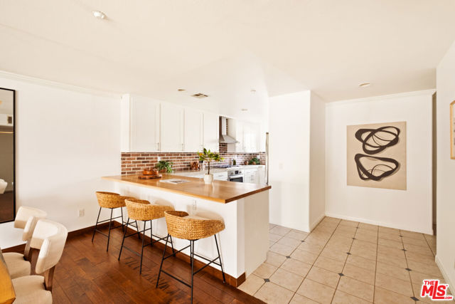1212 Ocean Park Boulevard, Santa Monica CA: https://media.crmls.org/mediaz/7fa08cd2-3146-447f-8e82-07515392ddd3.jpg