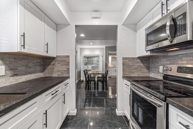 1050 E Ramon Road, Palm Springs CA: https://media.crmls.org/mediaz/7fa17385-c94b-49e8-a277-c576b50fc32d.jpg