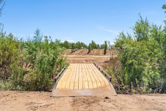 36051 E Benton Rd, Temecula CA: https://media.crmls.org/mediaz/7fa1bade-6b37-4f5f-a8b9-d8871a702987.jpg