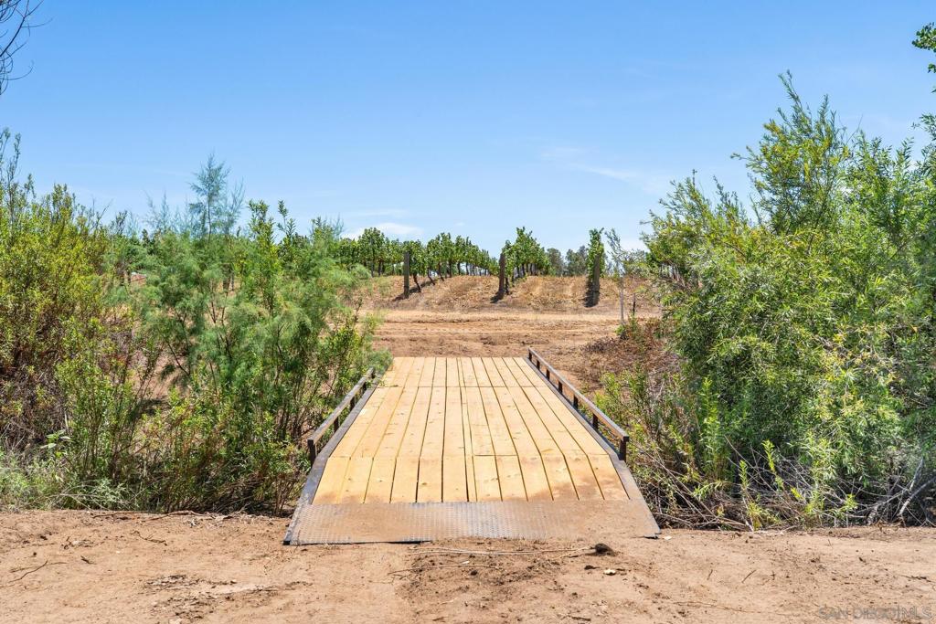 MLS #250033291SD image #15