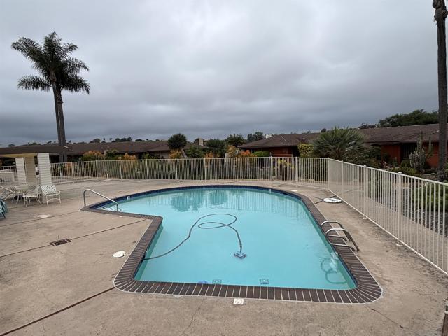 2566 Los Cerritos Ln, Fallbrook CA: https://media.crmls.org/mediaz/7fa1d417-38c7-4a65-9d11-2dbe3aabf1a5.jpg