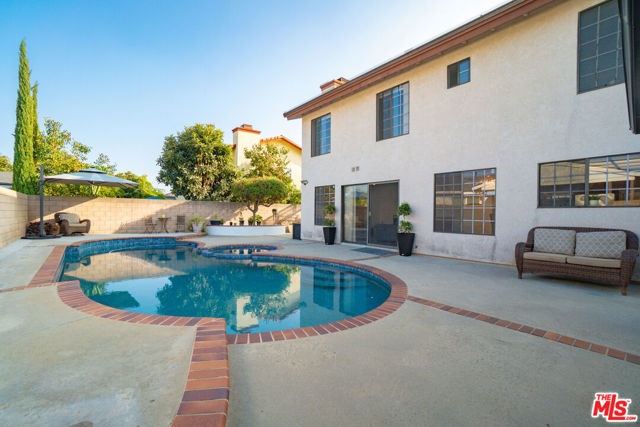 7637 Brunache Street, Downey CA: https://media.crmls.org/mediaz/7fa24d5e-5ec1-4332-b23d-cf23ad16b3e3.jpg