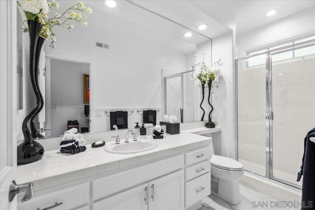 7166 Tern Place, Carlsbad CA: https://media.crmls.org/mediaz/7fa2a87e-4352-41c3-bd5e-3efdd12a726f.jpg