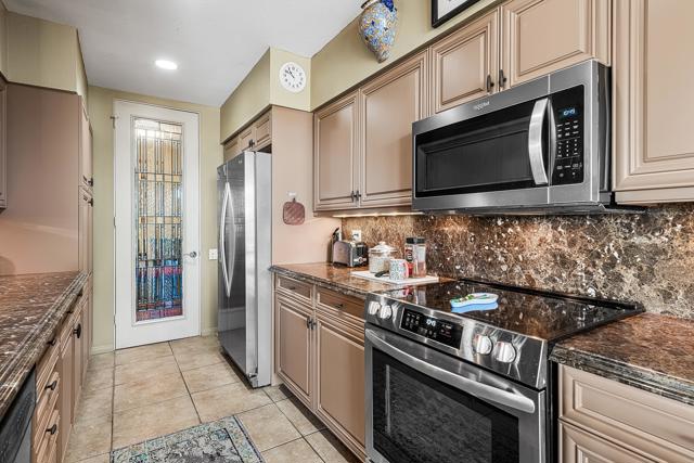 2454 E Palm Canyon Drive, Palm Springs CA: https://media.crmls.org/mediaz/7fa2f311-6080-4332-9f15-9b3cafc3a5c1.jpg