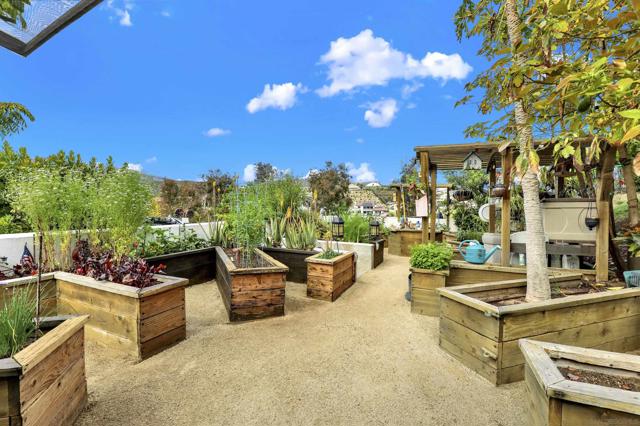 8366 The Landing Way, San Diego CA: https://media.crmls.org/mediaz/7fa31be4-30c5-4755-84df-e10a47ed5659.jpg