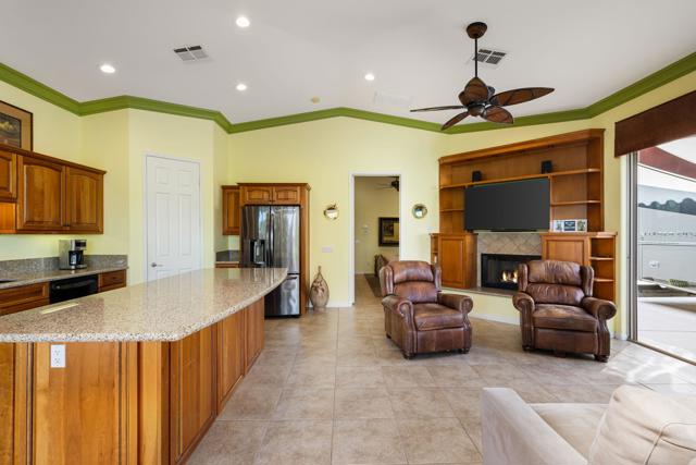 48170 Hjorth Street, Indio CA: https://media.crmls.org/mediaz/7fa36431-61bf-4140-a4da-b5dbebd18acc.jpg