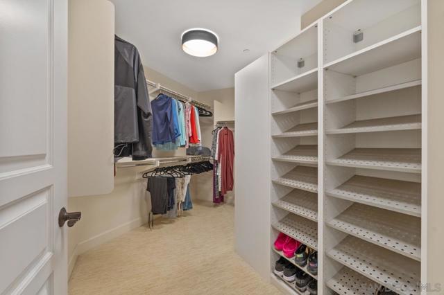 1040 Genter St, La Jolla CA: https://media.crmls.org/mediaz/7fa3a852-7573-45dc-a883-128e36477576.jpg