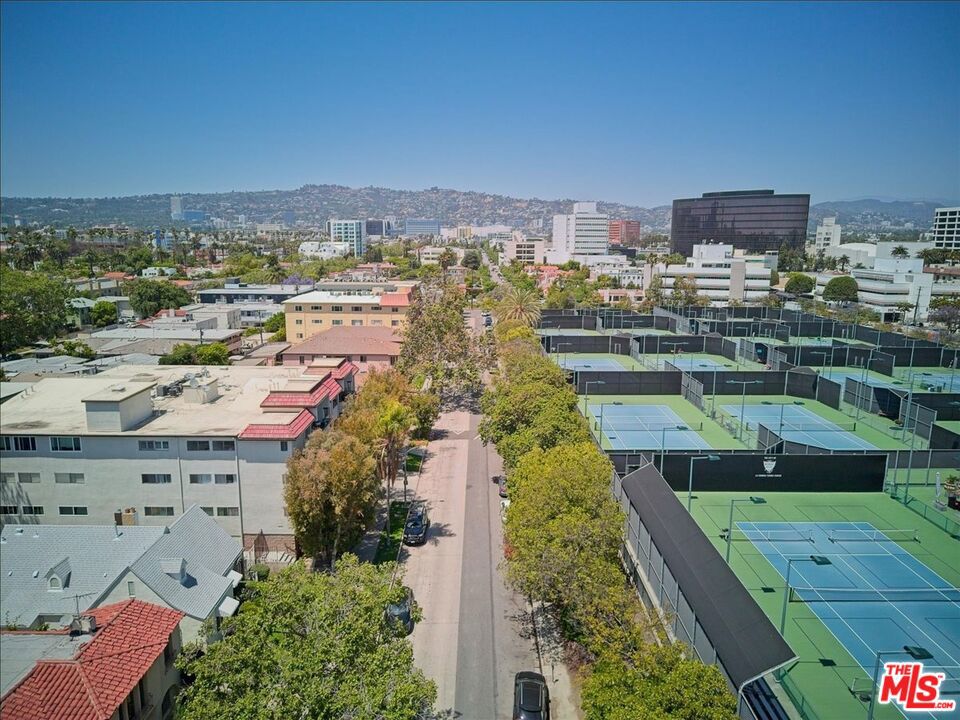 https://media.crmls.org/mediaz/7fa3be2b-8b3b-4986-bef6-52e5a1ea4094.jpg?preset=X-Large