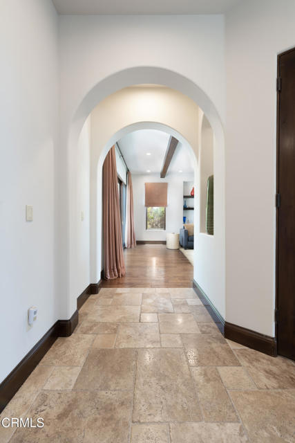 2330 Crystal Lane, Pasadena CA: https://media.crmls.org/mediaz/7fa3c650-5099-4032-9693-c1527238bab5.jpg
