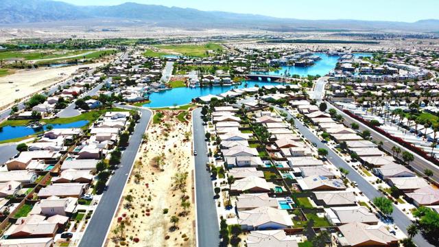 42798 Incantata Place, Indio CA: https://media.crmls.org/mediaz/7fa4359a-72fb-483e-b24a-4a153aa85b6d.jpg
