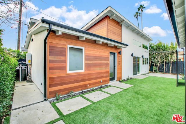 2723 Burkshire Avenue, Los Angeles CA: https://media.crmls.org/mediaz/7fa46bbf-f2d6-4414-a368-0493d3220dcb.jpg