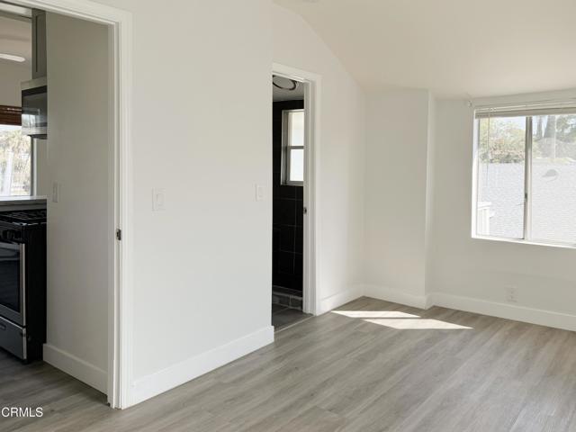 Detail Gallery Image 9 of 13 For 1827 Santa Ynez St #F,  Los Angeles,  CA 90026 - 1 Beds | 1 Baths