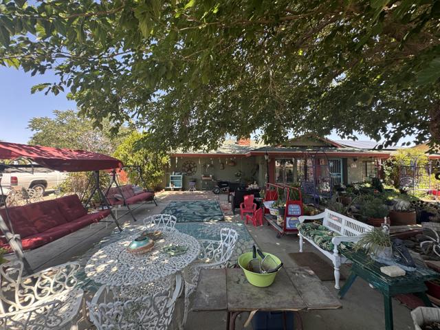 7585 Joshua Lane, Yucca Valley CA: https://media.crmls.org/mediaz/7fa4f24c-fc9e-42ea-a60f-4e6f454fd444.jpg