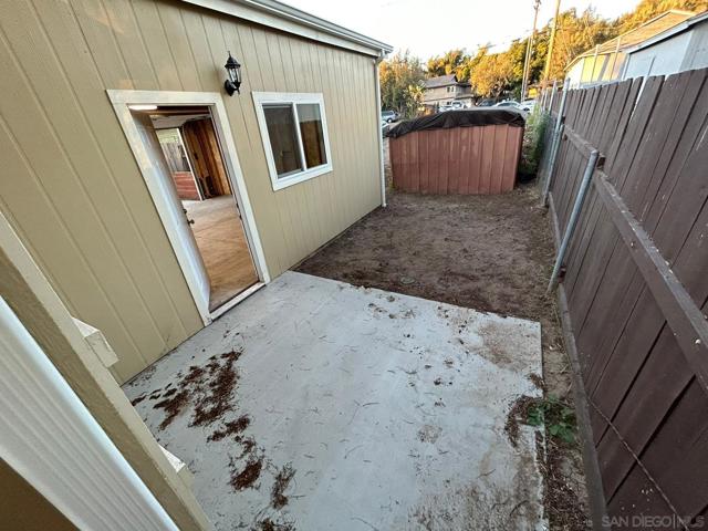 8975 Lamar St, Spring Valley CA: https://media.crmls.org/mediaz/7fa53341-52bc-41a2-bdc6-c2b73a9fabe8.jpg
