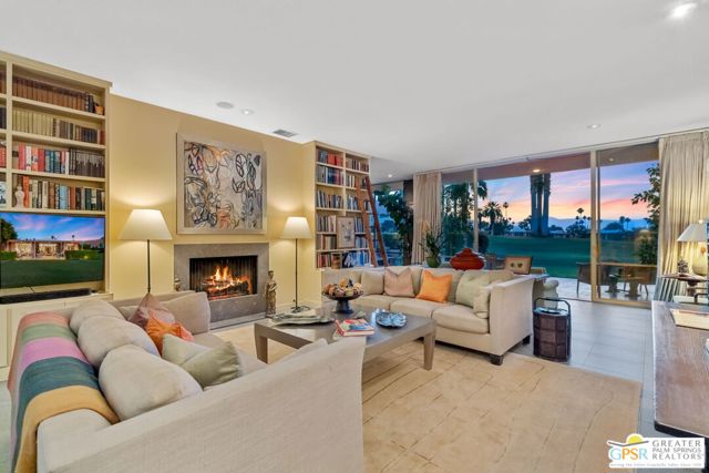 47425 Medina Drive, Palm Desert CA: https://media.crmls.org/mediaz/7fa5c7dc-f87a-4134-9d6d-ee42a6c19864.jpg