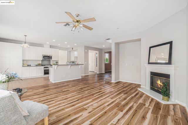 1008 Finn Way, Brentwood CA: https://media.crmls.org/mediaz/7fa5cfe5-c0e4-4773-a4ef-42f2756ed563.jpg
