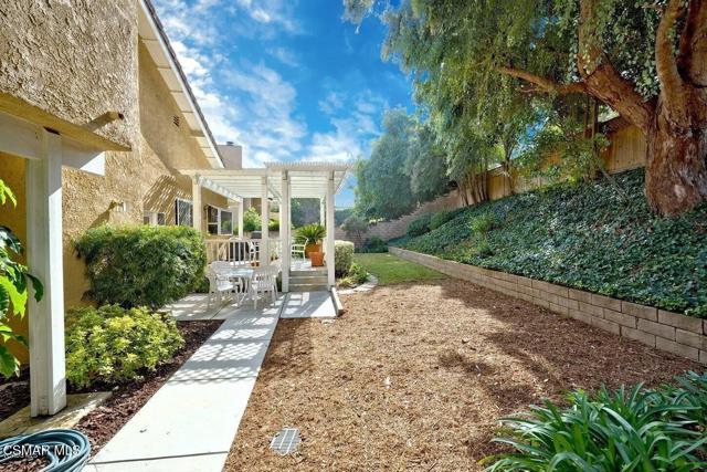 29140 Quail Run Drive, Agoura Hills CA: https://media.crmls.org/mediaz/7fa5df5c-be2e-4681-a99f-b117f9e54054.jpg