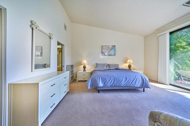 10317 Sunningdale Drive, Rancho Mirage CA: https://media.crmls.org/mediaz/7fa6c89b-3bac-4c06-aa00-581d5bc46ccc.jpg