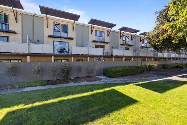 5101 Admiralty Lane, Foster City CA: https://media.crmls.org/mediaz/7fa700e8-2e65-4348-9df7-3421ce74c62c.jpg