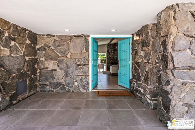 670 N Rose Avenue, Palm Springs, CA 92262