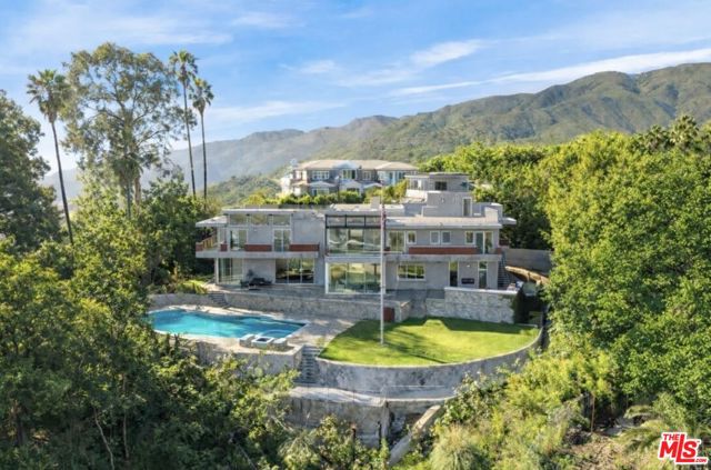 770 Paseo Miramar, Pacific Palisades CA: https://media.crmls.org/mediaz/7fa775d1-d6d4-4c3c-9f02-d6ba338d11b0.jpg